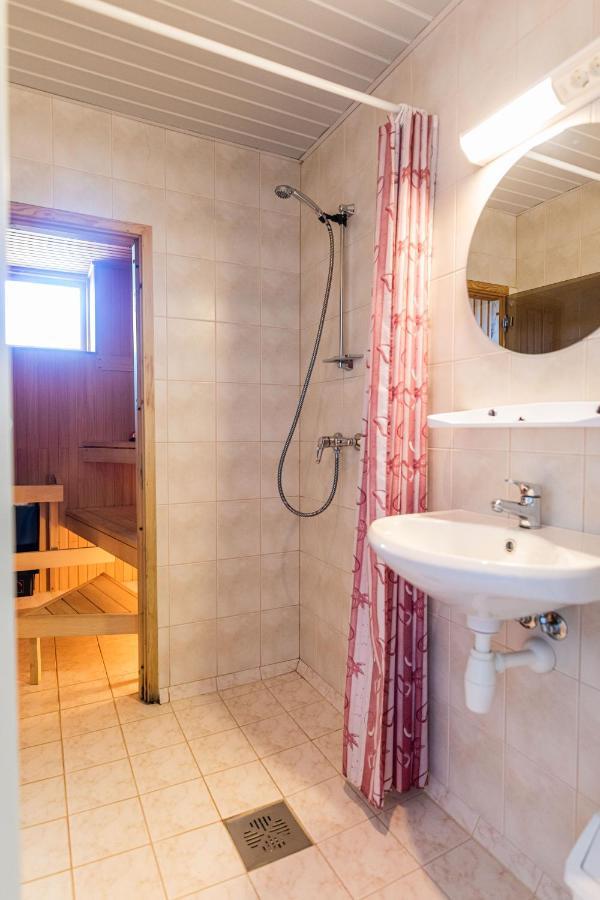 Staadioni Hotel Курессааре Экстерьер фото