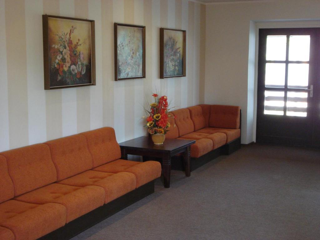 Staadioni Hotel Курессааре Экстерьер фото